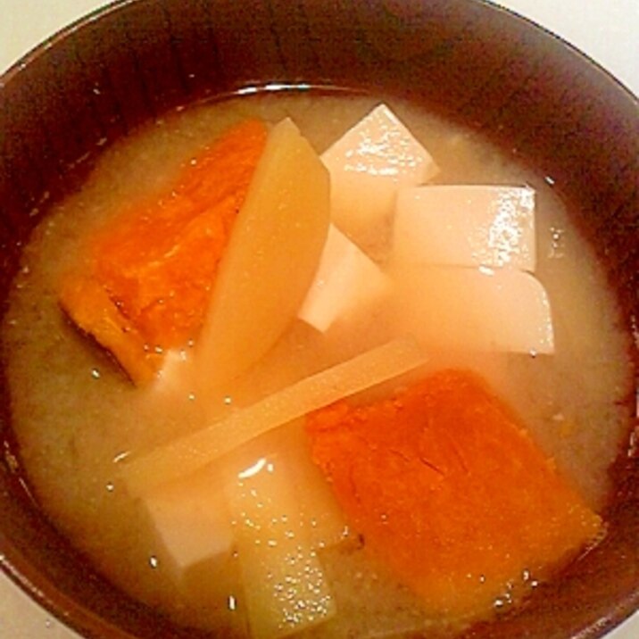 カボチャと豆腐とジャガイモのお味噌汁